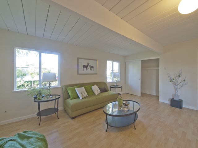 Family Room picture - 976 Elsinore Dr, Palo Alto