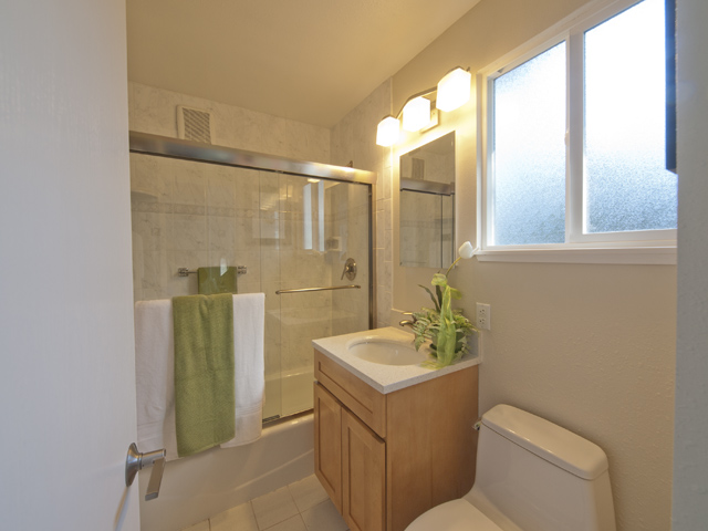 Master Bath picture - 976 Elsinore Dr, Palo Alto