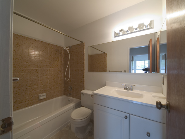 Bath2b  picture - 1016 Tulip Dr, Sunnyvale 94086