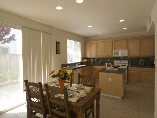 Dining Kitchen  picture - 930 Oconnor St, East Palo Alto 94303
