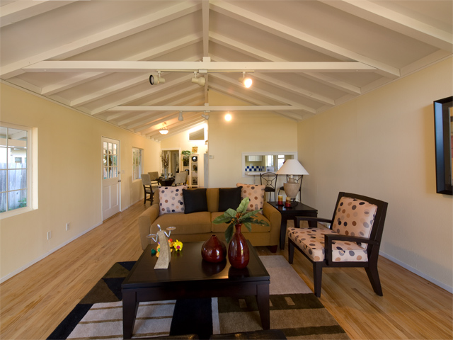 Living Room picture - 2951 South Court, Palo Alto 94306