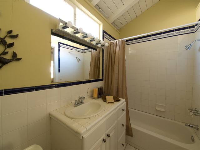 Master Bath  picture - 2951 South Court, Palo Alto 94306