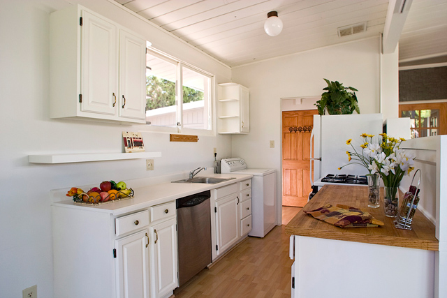 Kitchen picture - 352 Carolina Ln, Palo Alto 94306