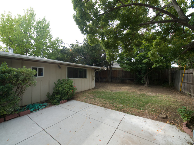Side Yard  picture - 19070 Meiggs Ln, Cupertino 95014
