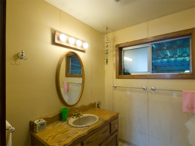 Bath  picture - 3070 Middlefield Rd, Palo Alto 94306