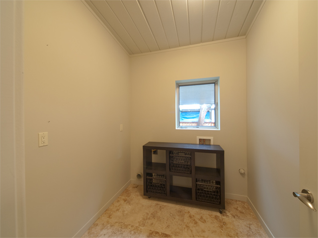 Washer Dryer Room  picture - 371 Carolina Ln, Palo Alto 94306
