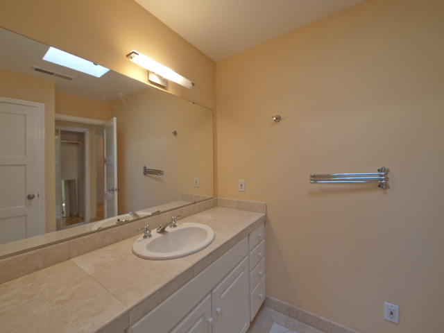 Bathroom picture - 712 Coastland Dr, Palo Alto 94303