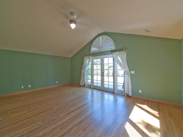 Master Bedroom picture - 712 Coastland Dr, Palo Alto 94303