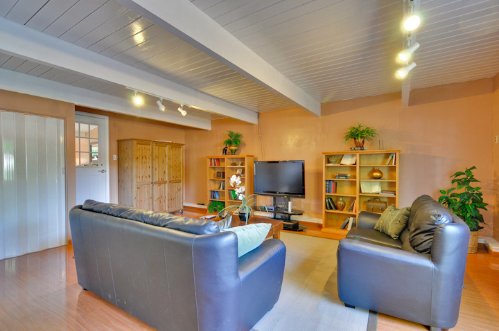 Family Room picture - 935 Dennis Dr, Palo Alto 94303