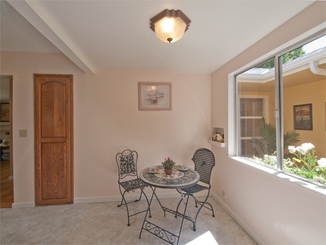 Eating Area picture - 4257 Los Palos Ave, Palo Alto 94306