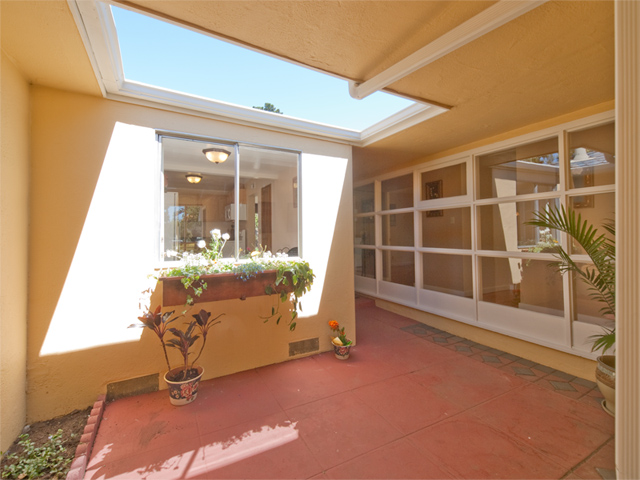 Entrance picture - 4257 Los Palos Ave, Palo Alto 94306