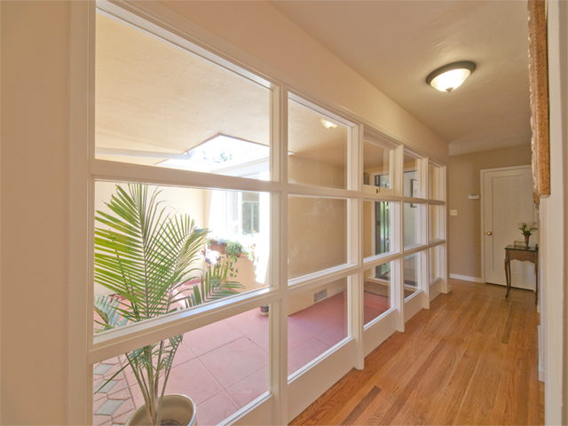 Hallway picture - 4257 Los Palos Ave, Palo Alto 94306