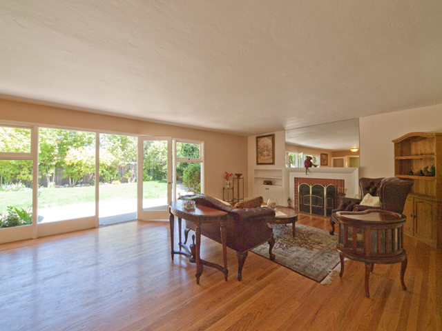 Living Room picture - 4257 Los Palos Ave, Palo Alto 94306