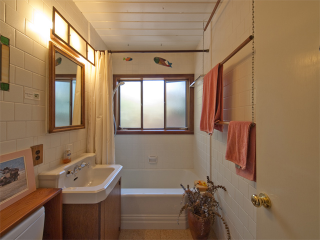 Bathroom 2 picture - 930 Los Robles Ave, Palo Alto 94306