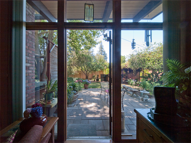 Patio picture - 930 Los Robles Ave, Palo Alto 94306