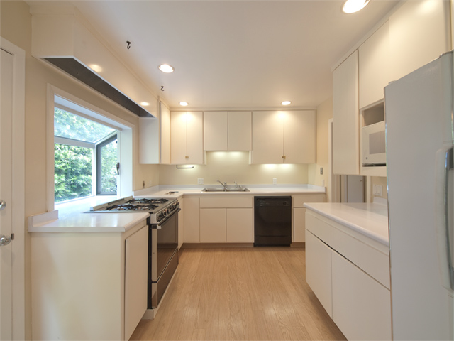 Kitchen picture - 3059 Louis Rd, Palo Alto 94303