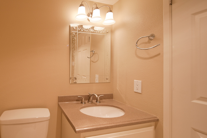 Bath picture - 320 Palo Alto Ave, Unit D2, Palo Alto 94301