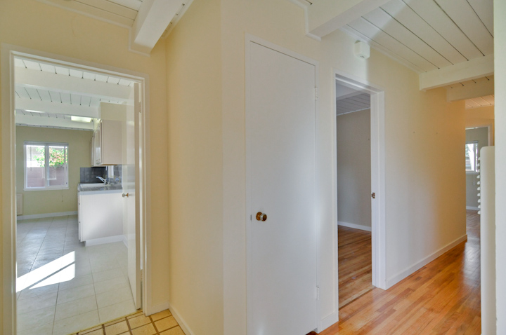 Hallway picture - 4235 Ruthelma Ave, Palo Alto 94306