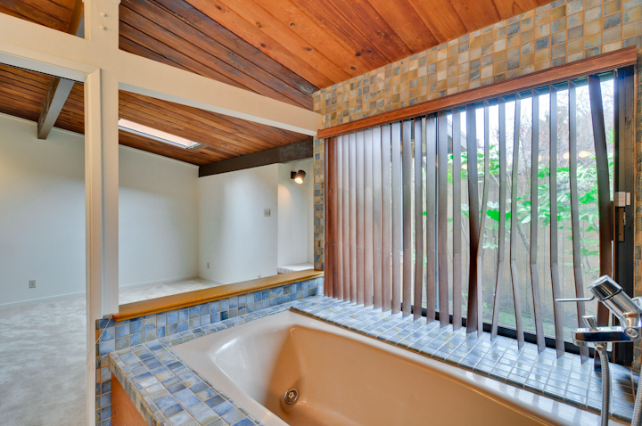 Master Bathroom picture - 281 Carolina Ln, Palo Alto 94306