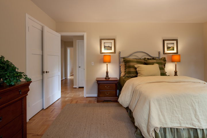 Bedroom 1 picture - 767 Coastland Dr, Palo Alto 94303