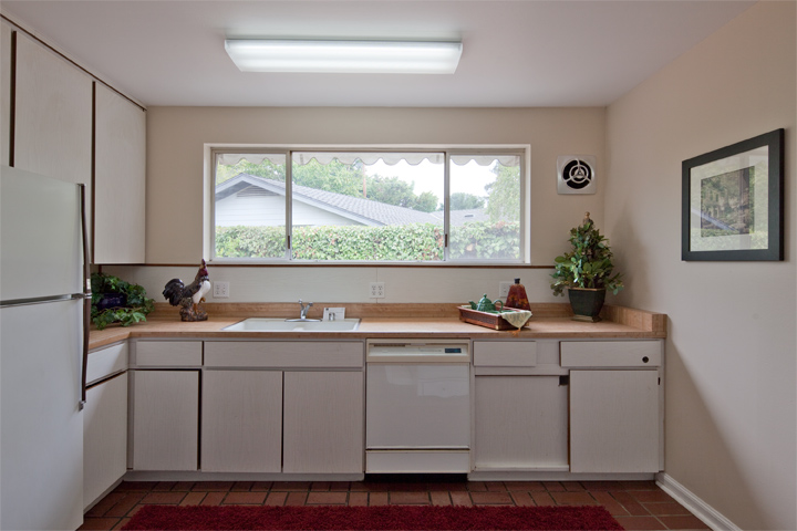 Kitchen picture - 767 Coastland Dr, Palo Alto 94303