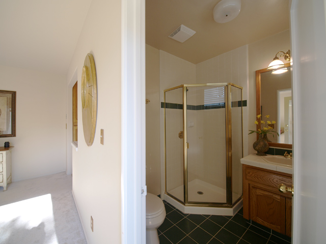 Bath 1 (A) picture - 1540 Escobita Ave, Palo Alto 94306