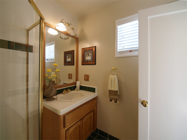 Bath 1 (B) picture - 1540 Escobita Ave, Palo Alto 94306