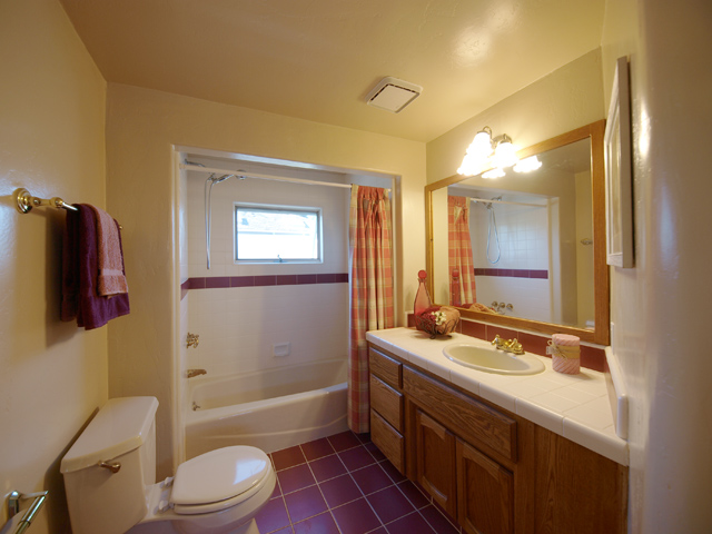 Bath 2 (A) picture - 1540 Escobita Ave, Palo Alto 94306
