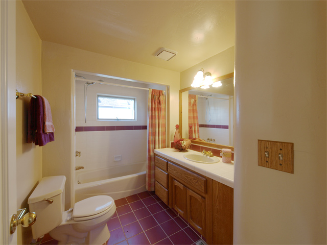 Bath 2 (B) picture - 1540 Escobita Ave, Palo Alto 94306