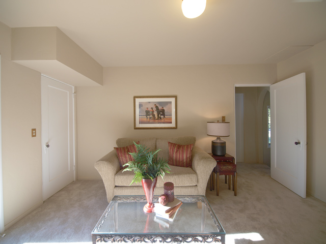 Family Room (B) picture - 1540 Escobita Ave, Palo Alto 94306