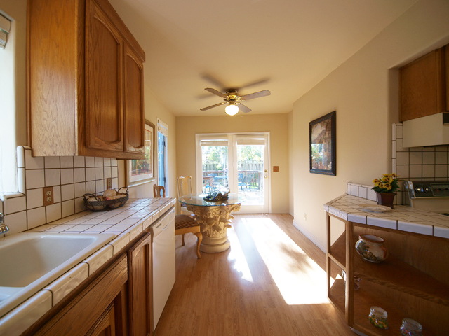 Kitchen (A) picture - 1540 Escobita Ave, Palo Alto 94306