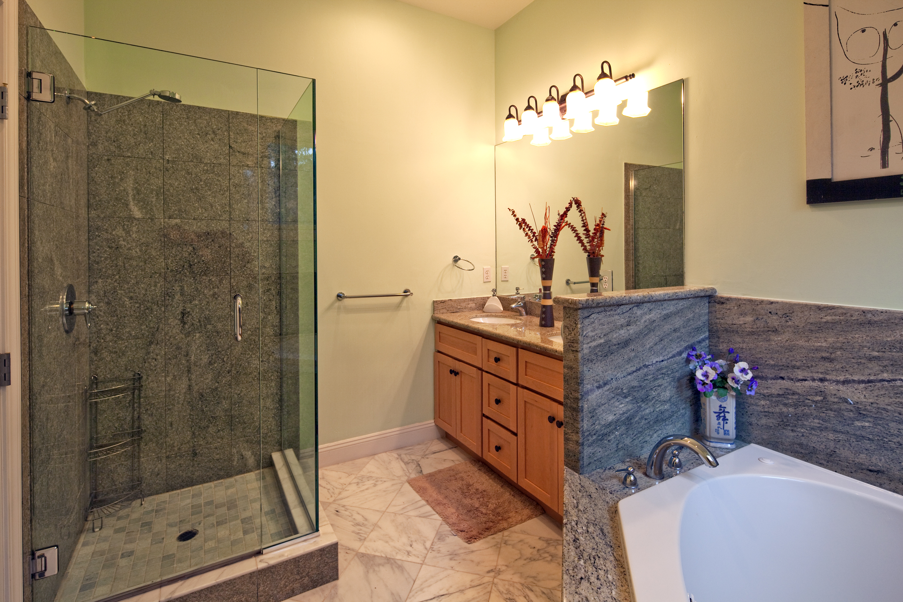 419 Leland Ave, Palo Alto 94306 - Master Bathroom (A)