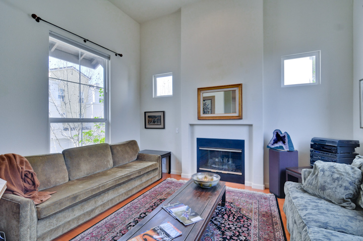 Living Room picture - 127 Montelena Ct, Mountain View 2010