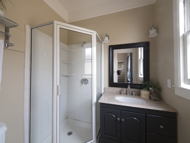 Bathroom 1 picture - 177 Everett Ave, Palo Alto 94301