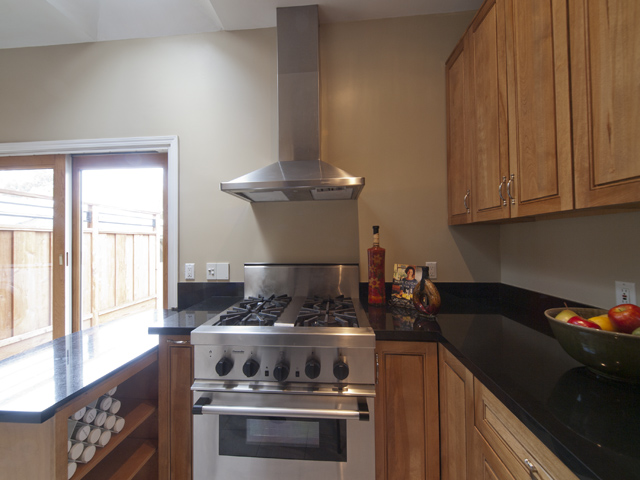 Kitchen Range picture - 177 Everett Ave, Palo Alto 94301