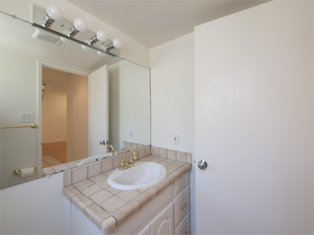 Half Bath picture - 461 W Meadow, Palo Alto 94306