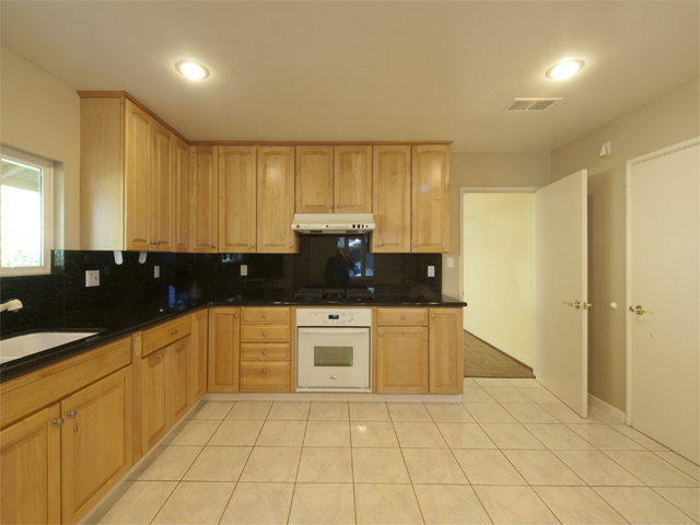 Kitchen picture - 144 Walter Hays Dr, Palo Alto 94303