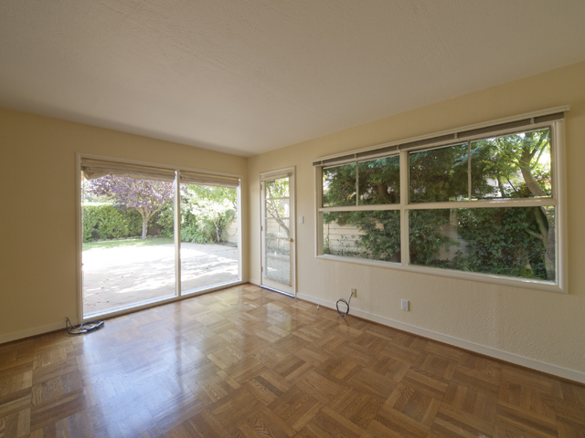 Living Room picture - 144 Walter Hays Dr, Palo Alto 94303