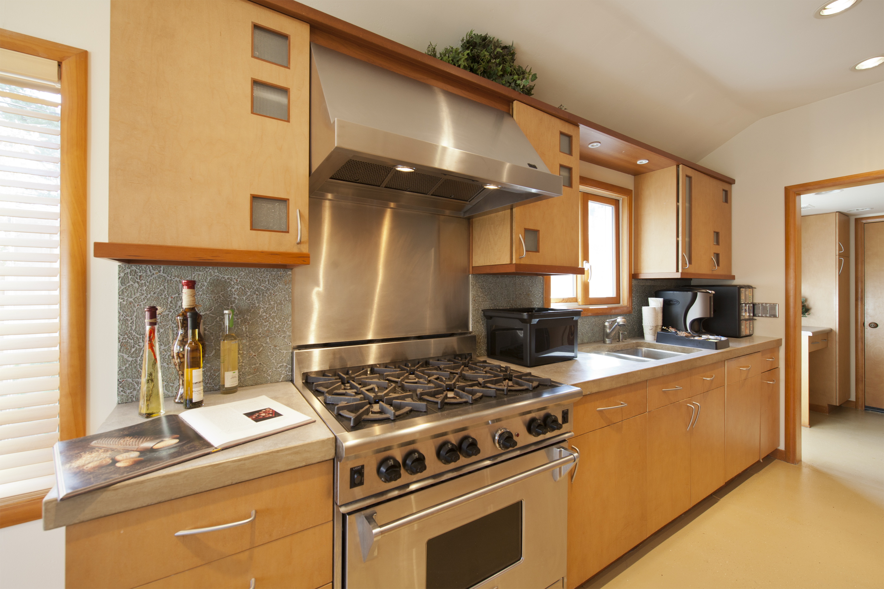 3245 Bryant St, Palo Alto 94303 - Kitchen (A)