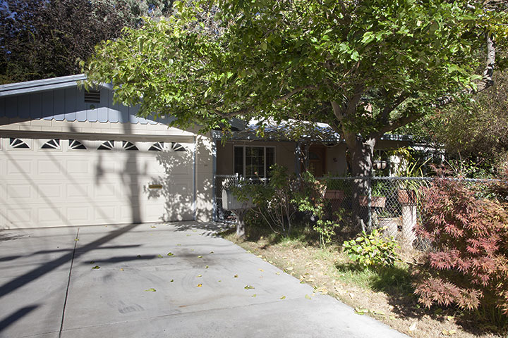 190 E Middlefield Rd - Home For Sale