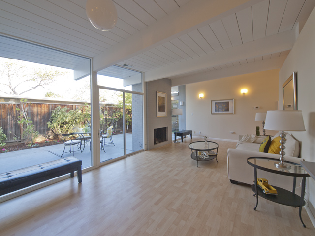 Living Room picture - 976 Elsinore Dr, Palo Alto 94303