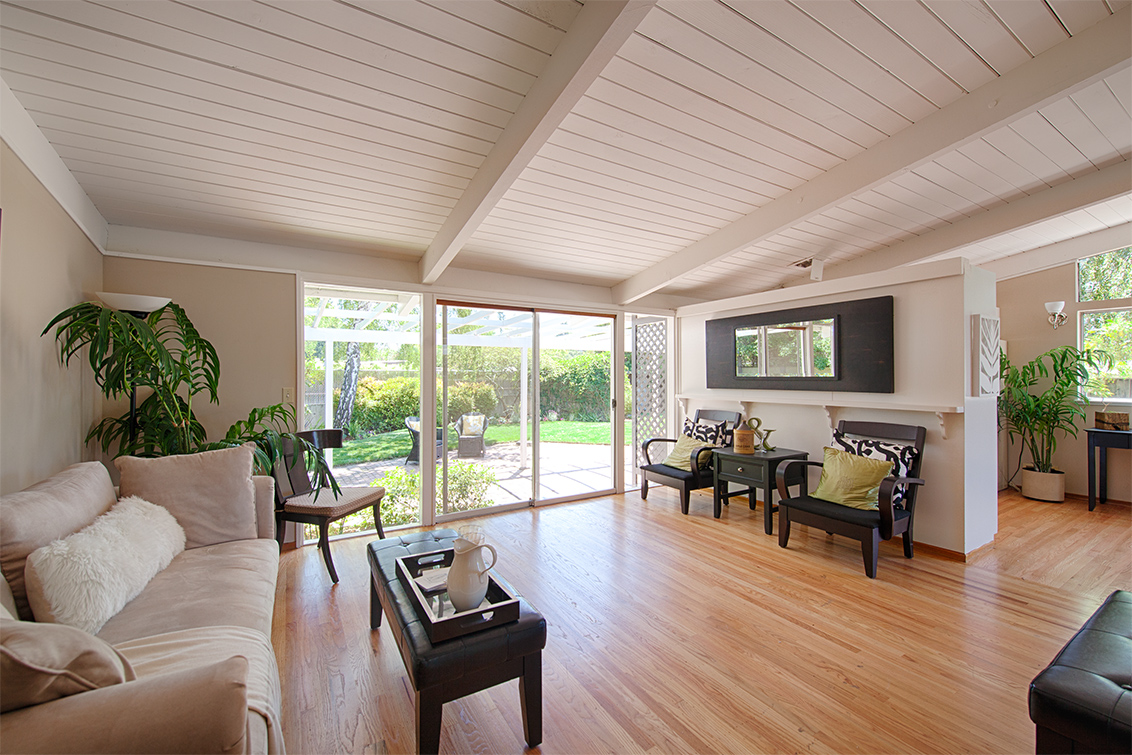 Family Room picture - 3890 Louis Rd, Palo Alto 94303