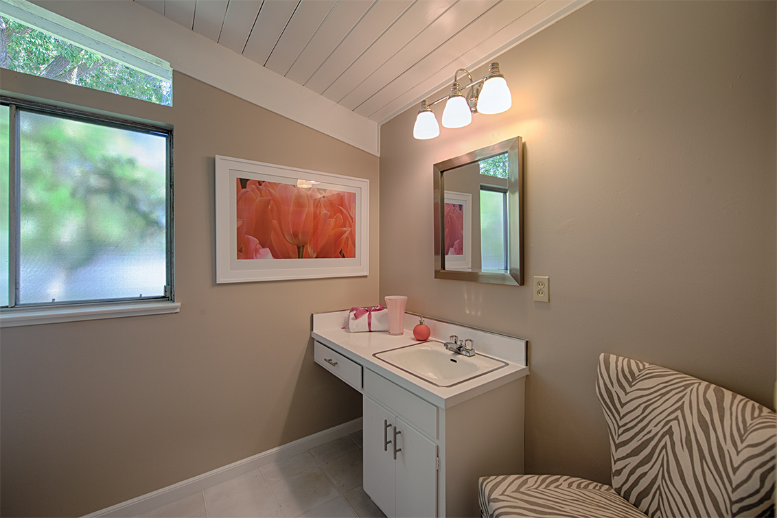 Master Bath picture - 3890 Louis Rd, Palo Alto 94303