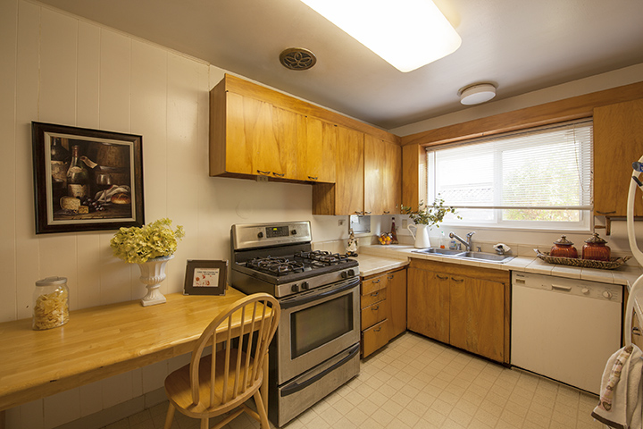 3510 Middlefield Rd - Kitchen