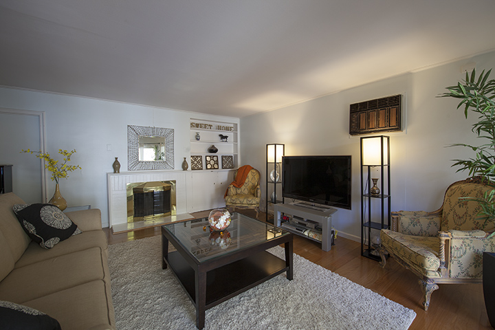 3510 Middlefield Rd - Living Room