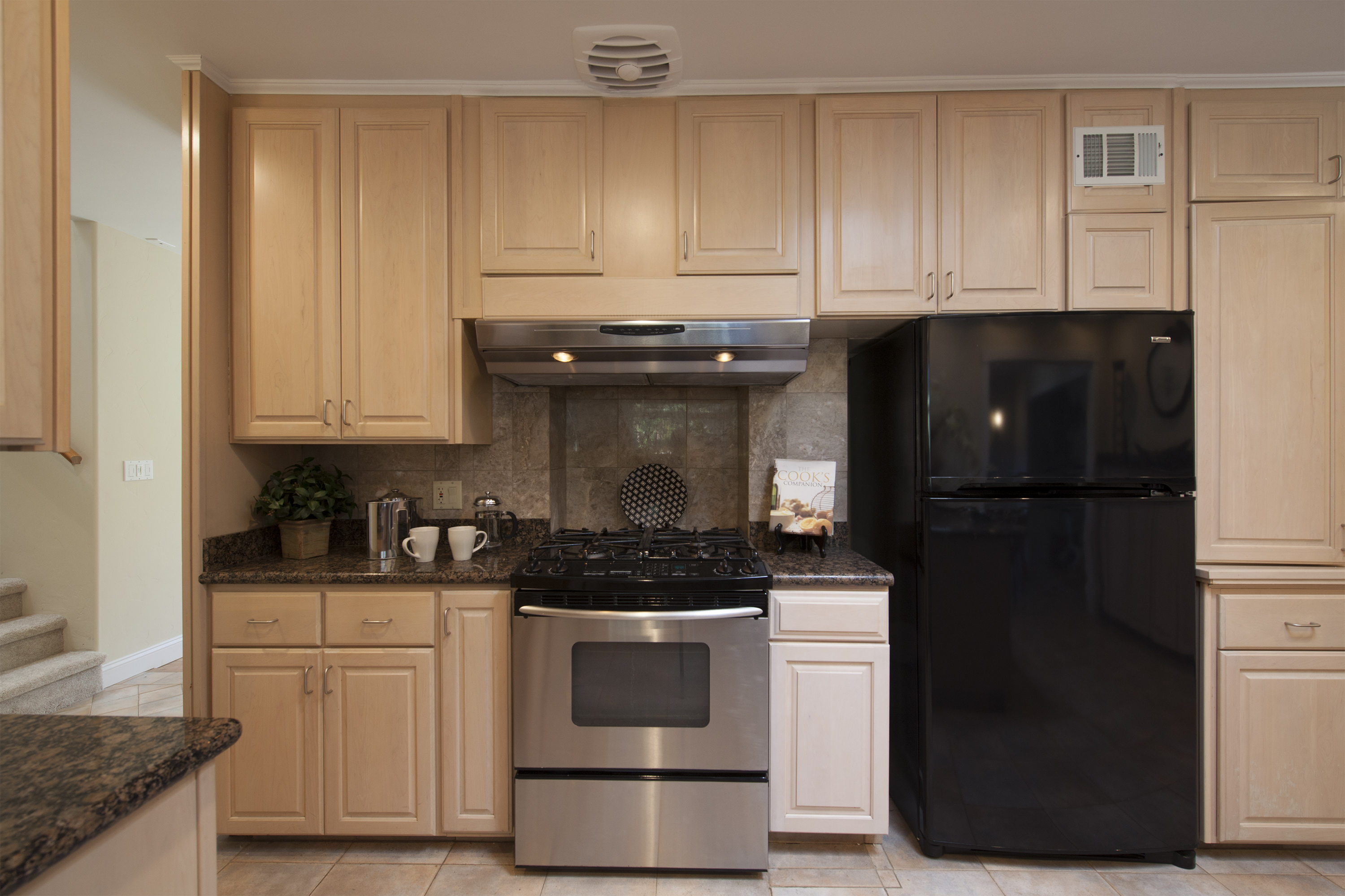 20355 Orchard Rd, Saratoga 95070 - Kitchen (C)