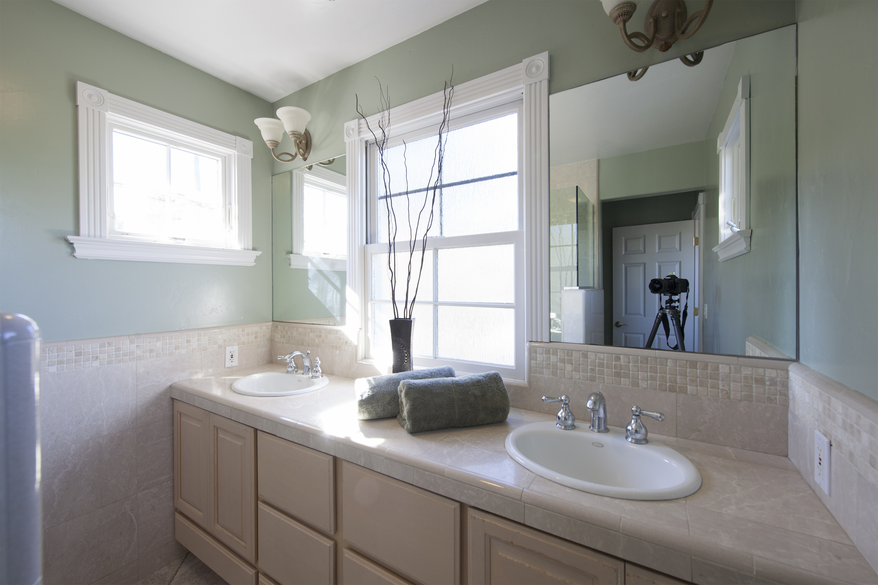 20355 Orchard Rd, Saratoga 95070 - Upstairs Bath (B)