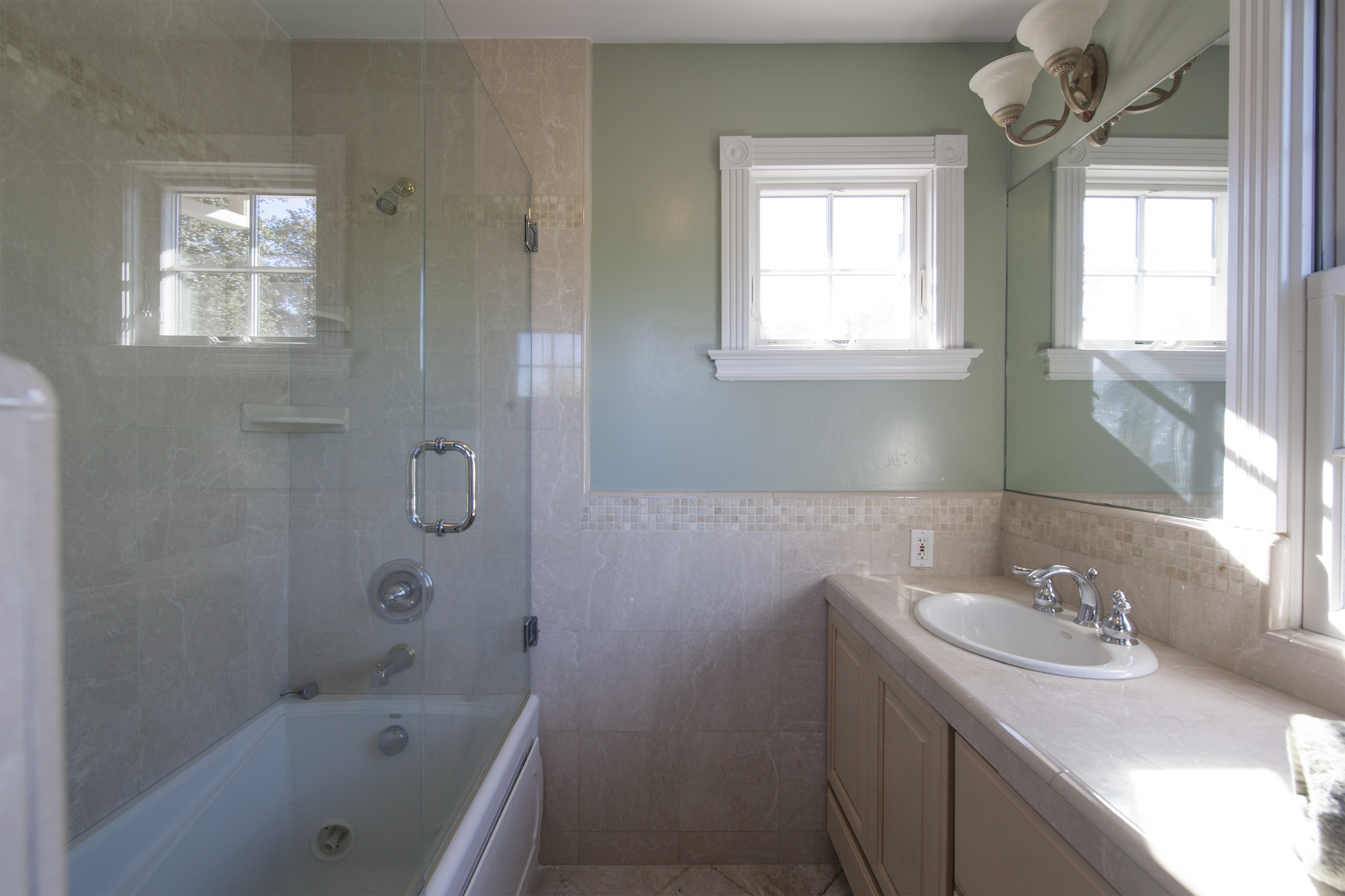 20355 Orchard Rd, Saratoga 95070 - Upstairs Bath (C)
