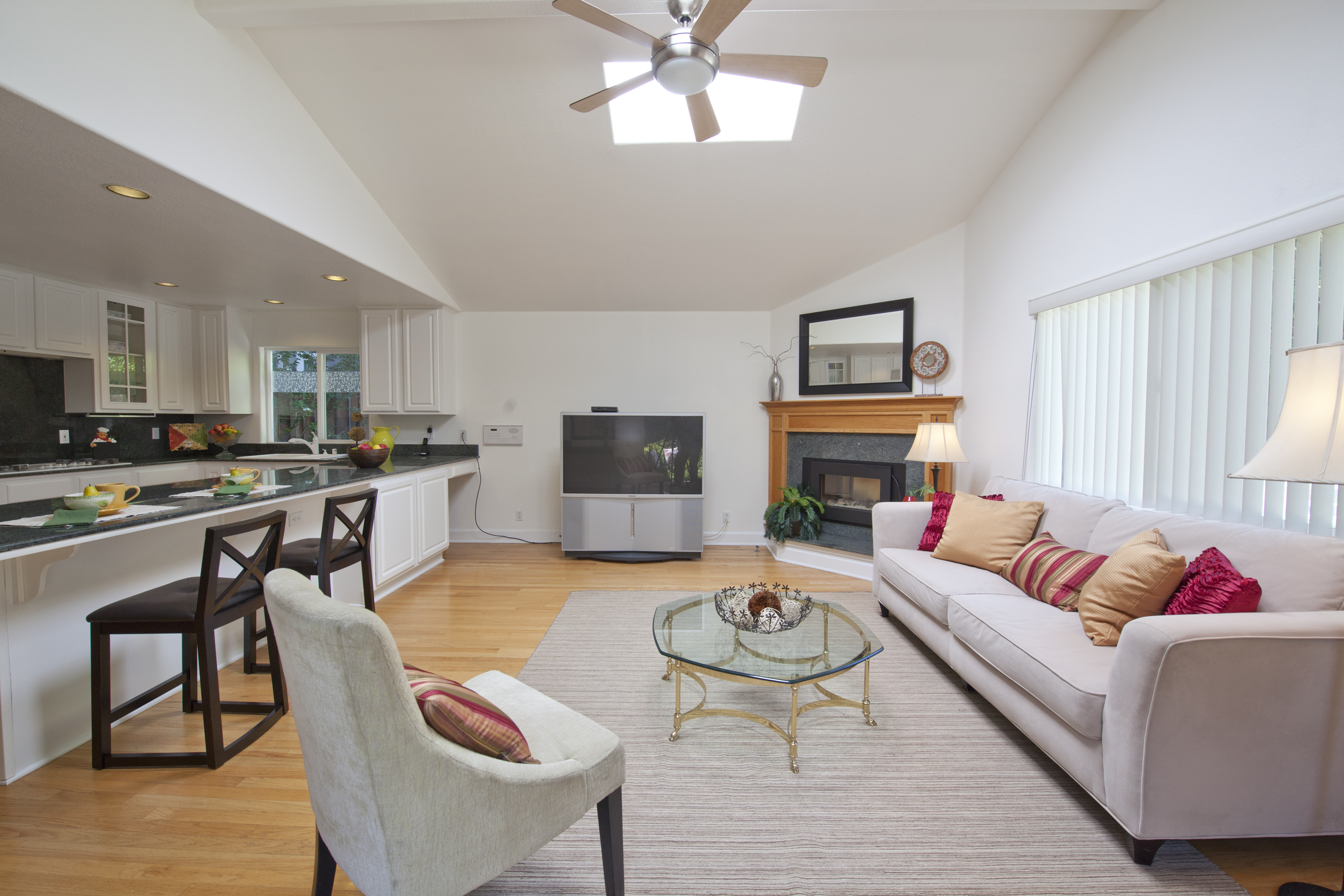 1330 S California Ave, Palo Alto 94306 - Family Room (C)