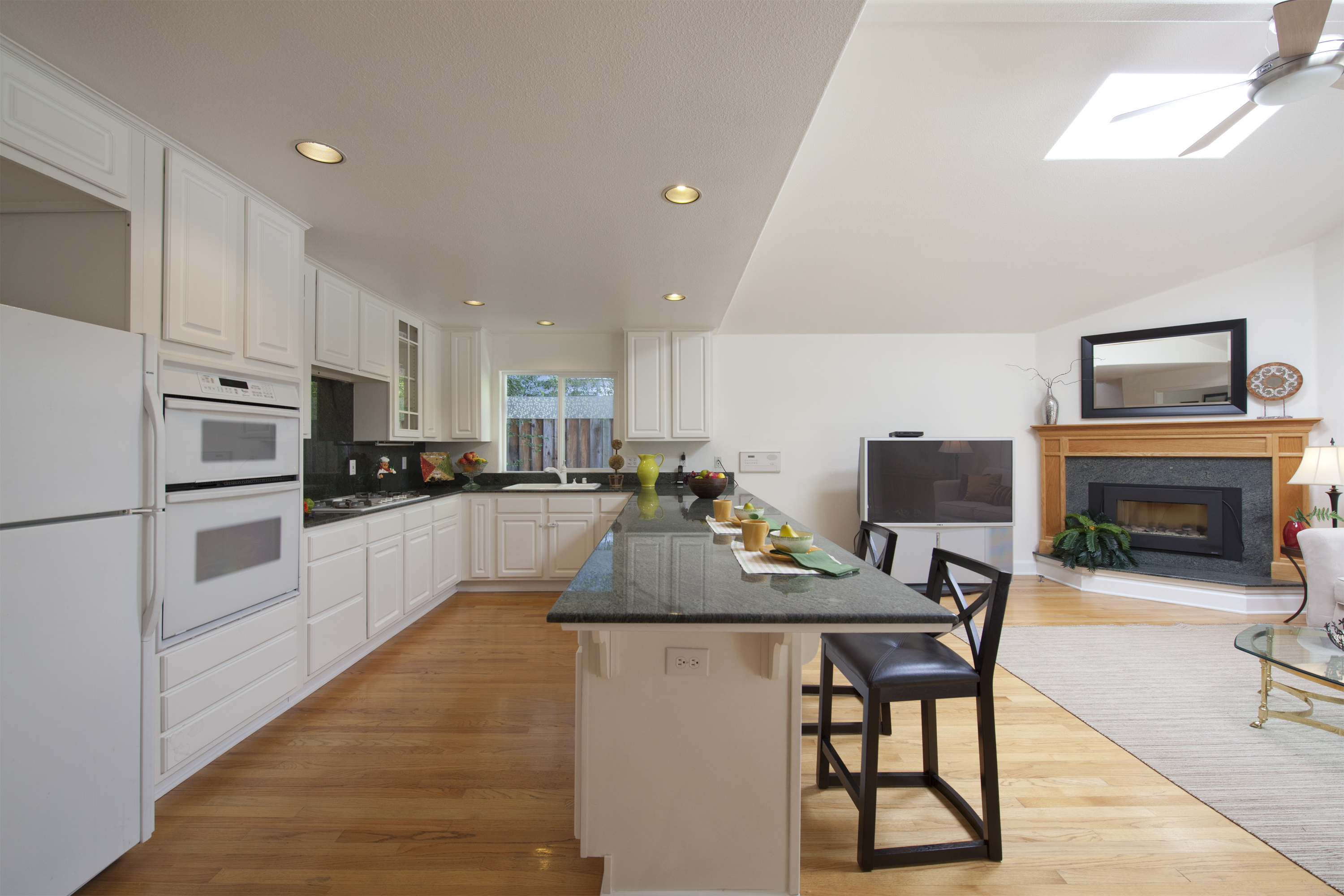 1330 S California Ave, Palo Alto 94306 - Kitchen (A)